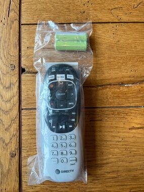 DIRECTV RC73 IR/RF Wireless Genie Remote Control with Batteries new in package.